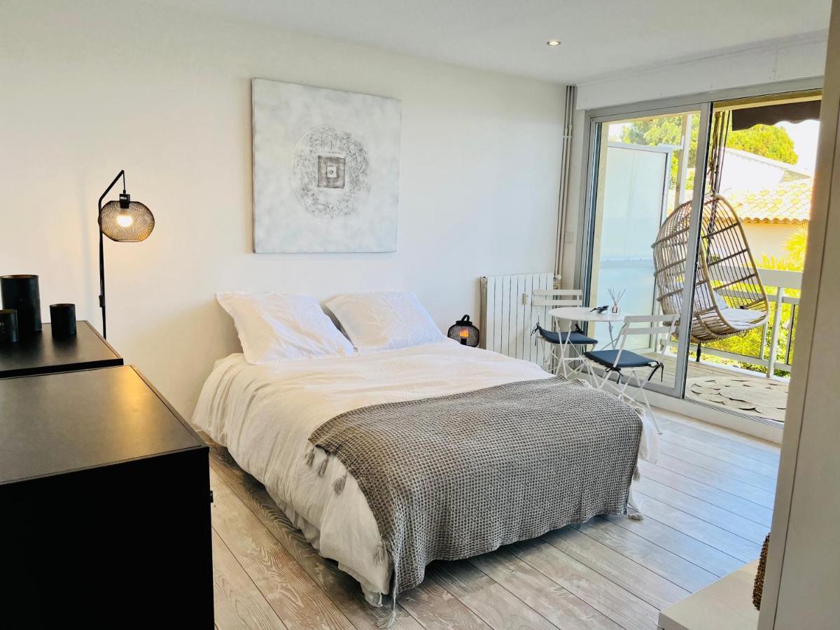 Charmant Studio Avec Terrasse Vue Mer A 50 M Sainte-Maxime Eksteriør bilde